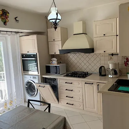 Chic Piata Constitutiei - Near The Palace Of Parliament 부쿠레슈티