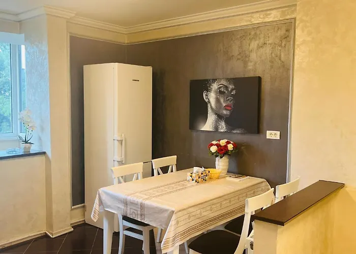 Chic Piata Constitutiei - Near The Palace Of Parliament 부쿠레슈티